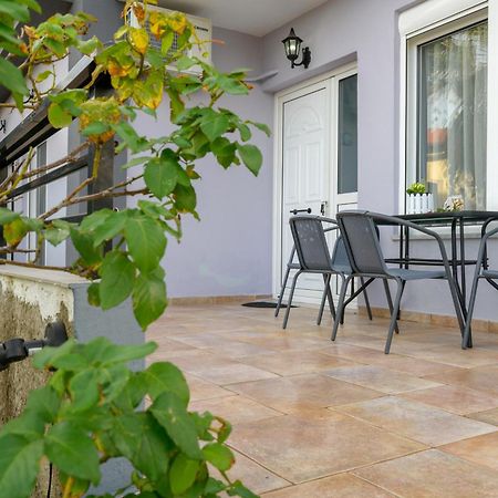 Michael'S Apartment'S Nea Roda Exterior foto